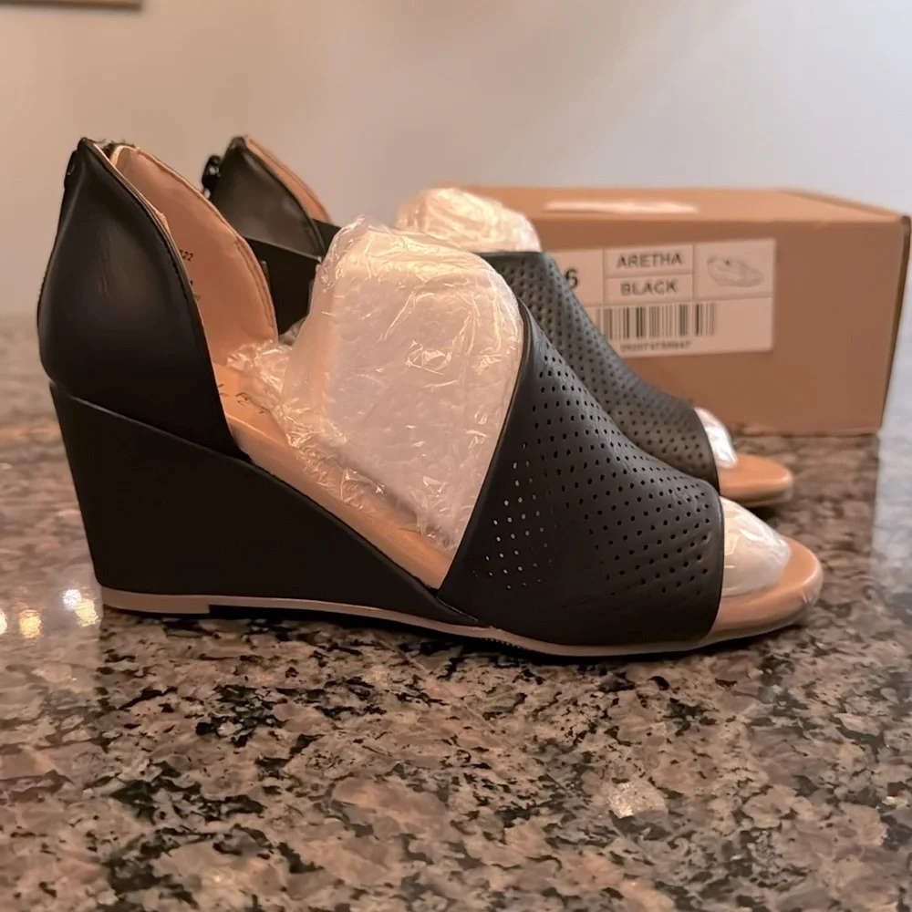 Journee Collection Aretha Black peep toe wedge NIB 6